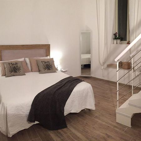 Little Tower Apartment Бари Екстериор снимка