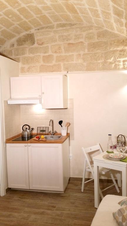 Little Tower Apartment Бари Екстериор снимка