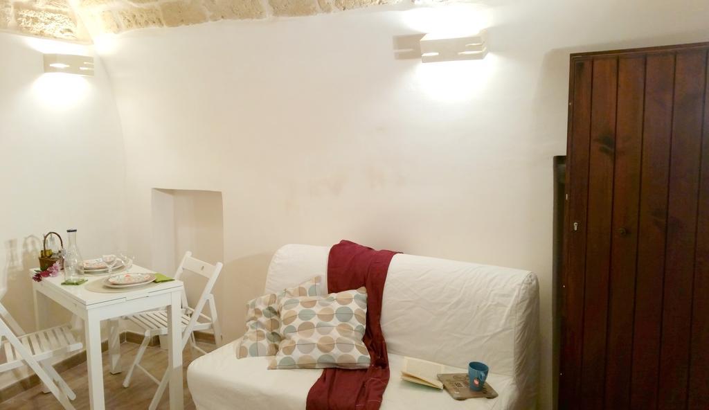 Little Tower Apartment Бари Екстериор снимка
