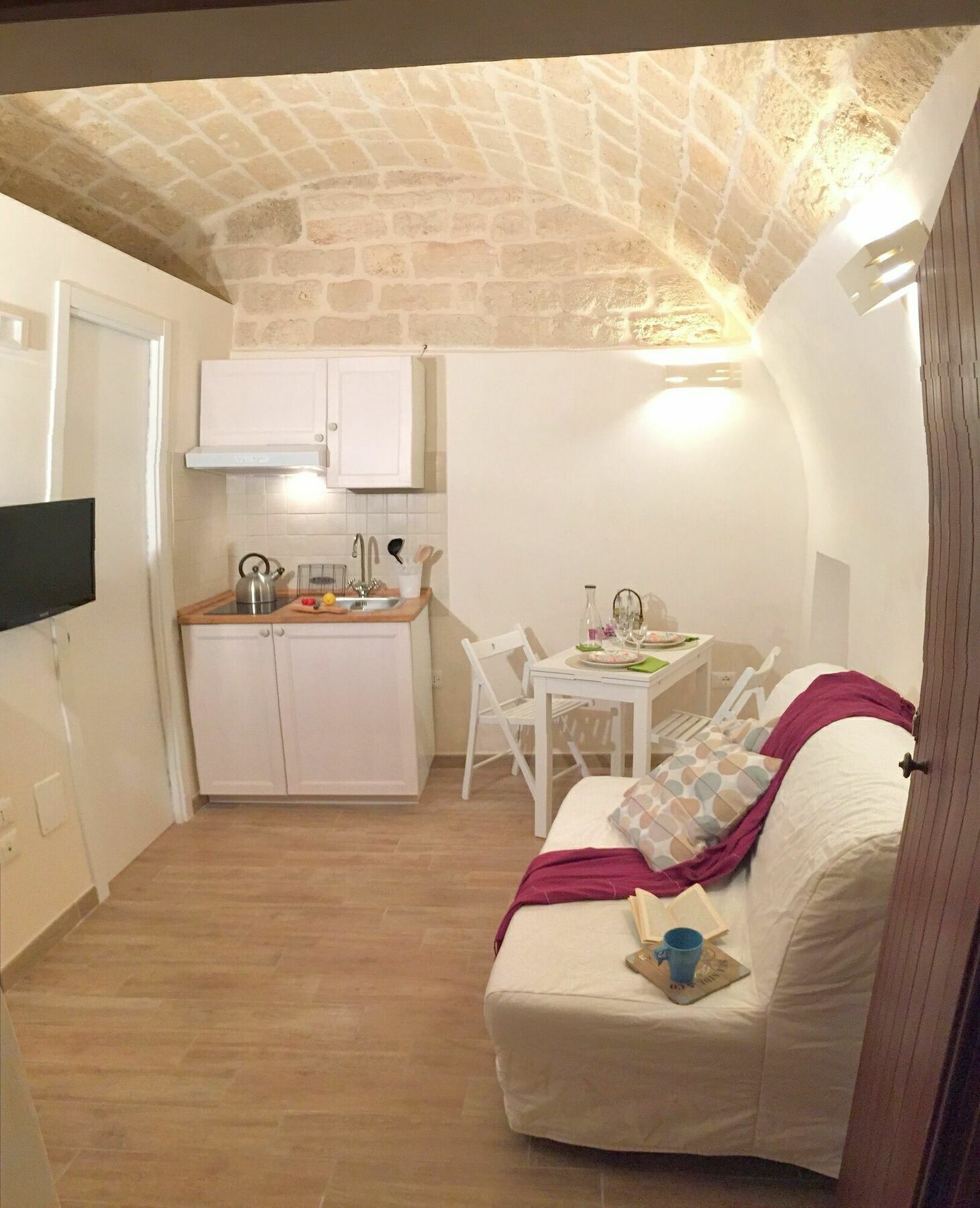Little Tower Apartment Бари Екстериор снимка